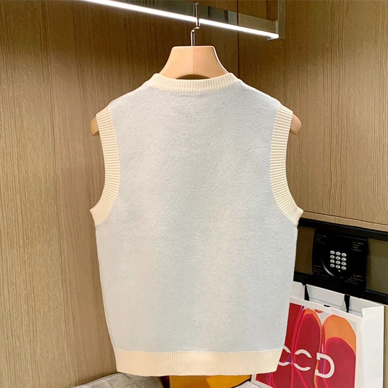 2024 Men Spring Autumn Vneck Sleeveless Tops Male Comfortable Warm Sweater Waistcoat Mens Oneck Print Knit Vest K454 250225