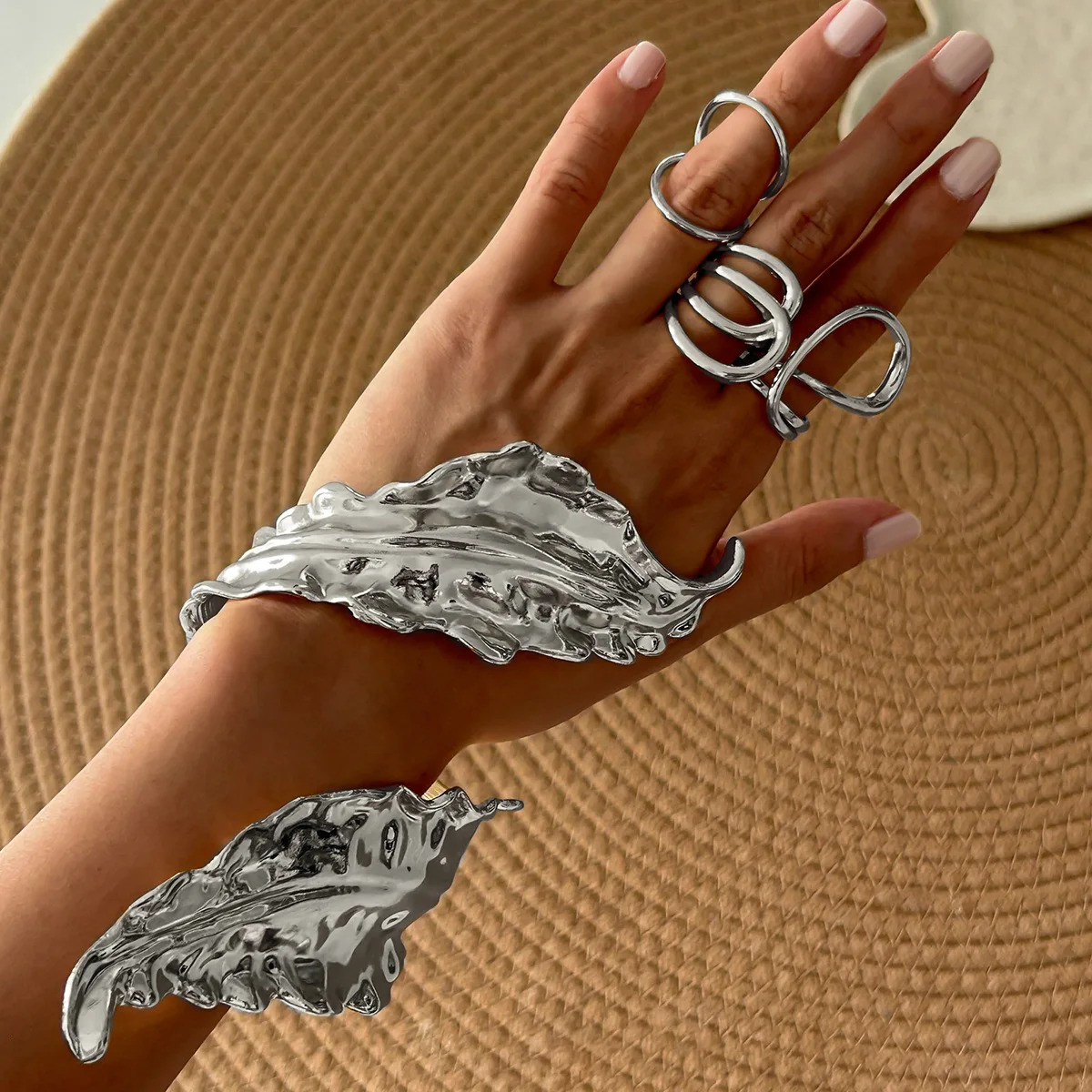 DIEZI Gold Color Metal Leaves Cuff Bangles for Women Men Exaggerated Punk Geometric Wrap Bangle Bracelet Party Jewelry 250227