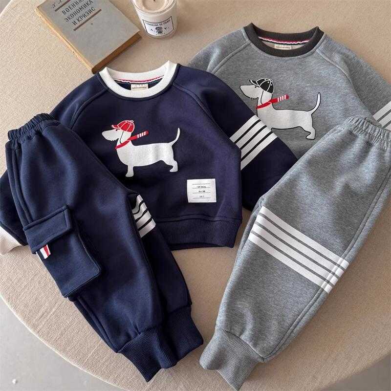 Clothing Sets Instant Hair Childrens Velvet Set 2025 Winter Boys Sportswear Baby Cute Dog Two Piece Set TrendyY250227NO36