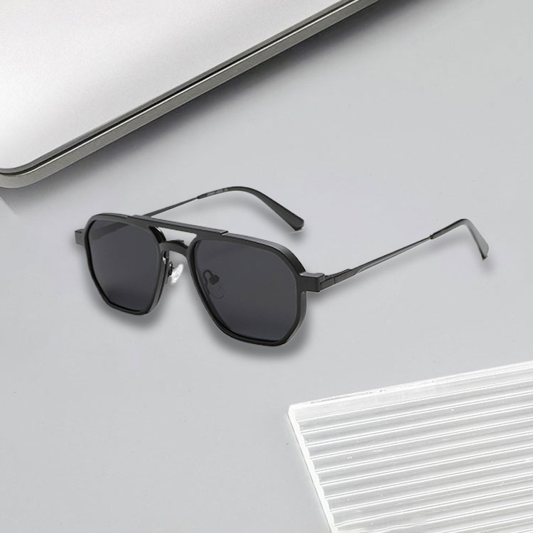 Elegant Unisex Designer Shades for Everyday Wear Great Accessory for Travelers and Photo Shoots