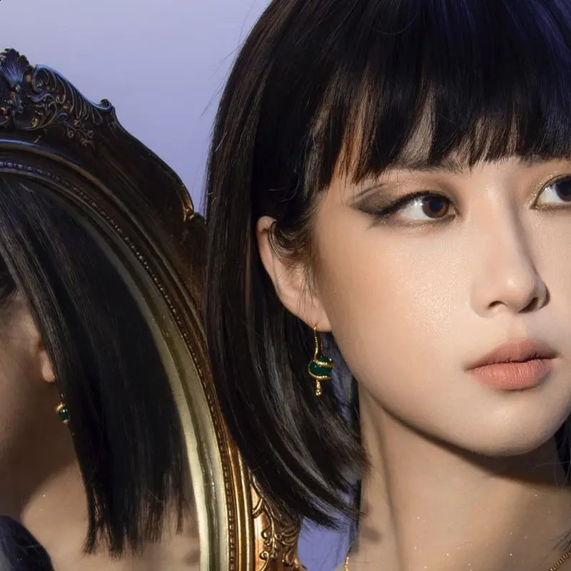 Ancient Egyptian Pharaoh Snake Earring Simple Green and White Crystal Ball Earrings Female Retro Mysterious Fan Su Circle 250221bj