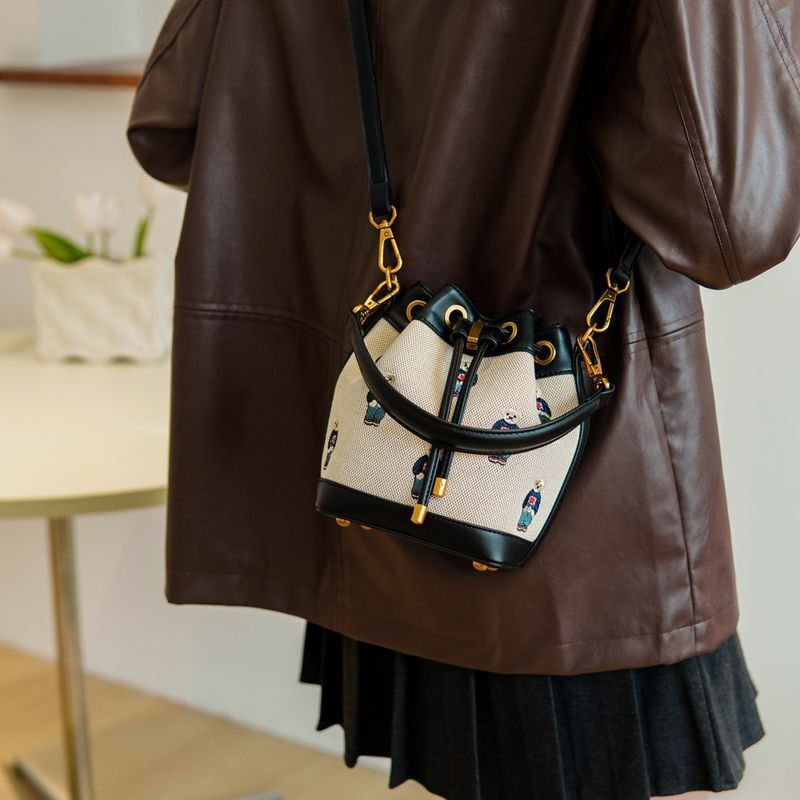 Canvas Bucket Bag with PU Embroidery Cute Bear Design for Women Lightweight Handheld and Shoulder Style