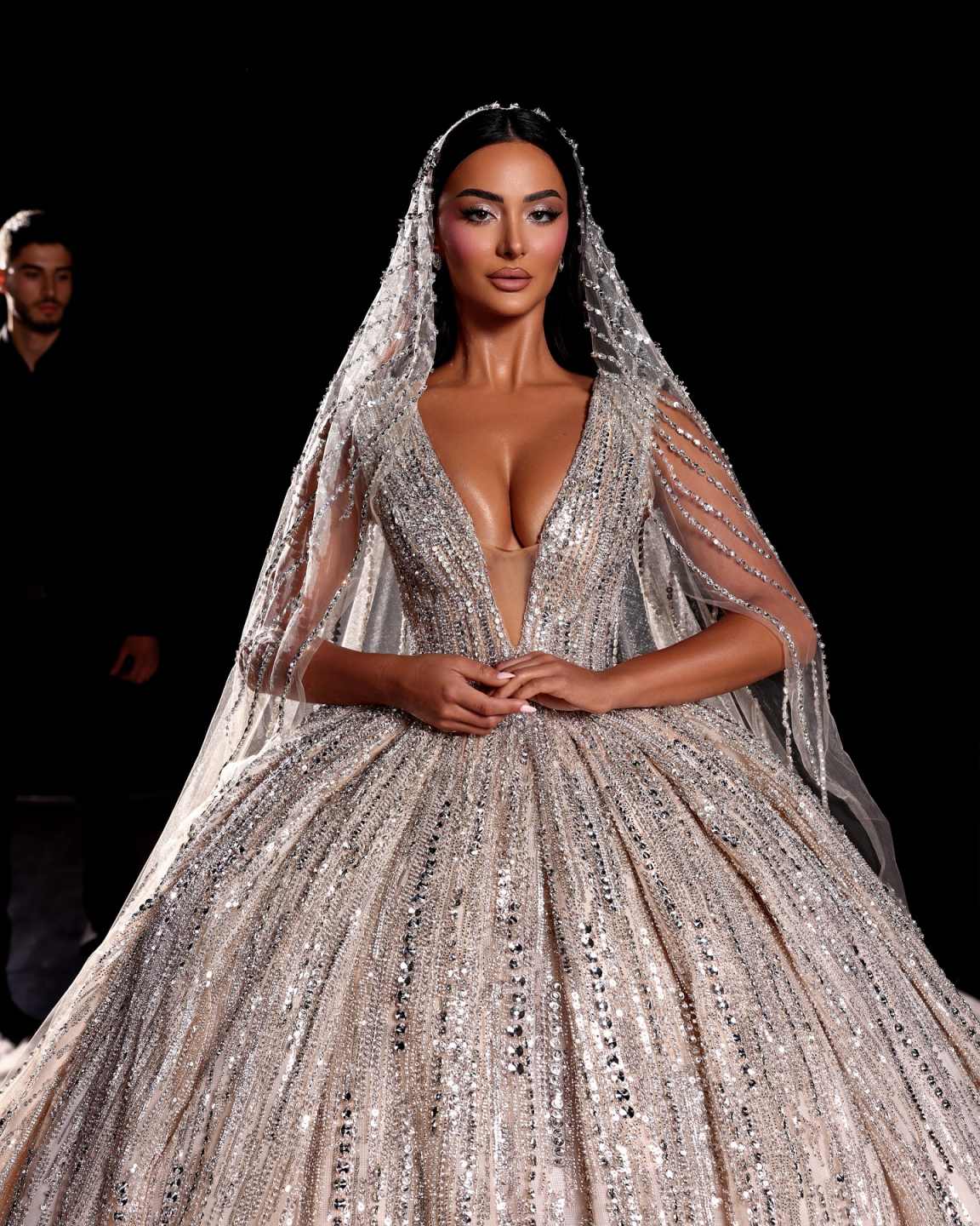 Brilliant Wedding Dresses Ball Gown Deep V-Neck Lace Crystal Appliques Beads Bling Sequins Floor-Length Court Gown Customized Bridal Gowns Vestidos De