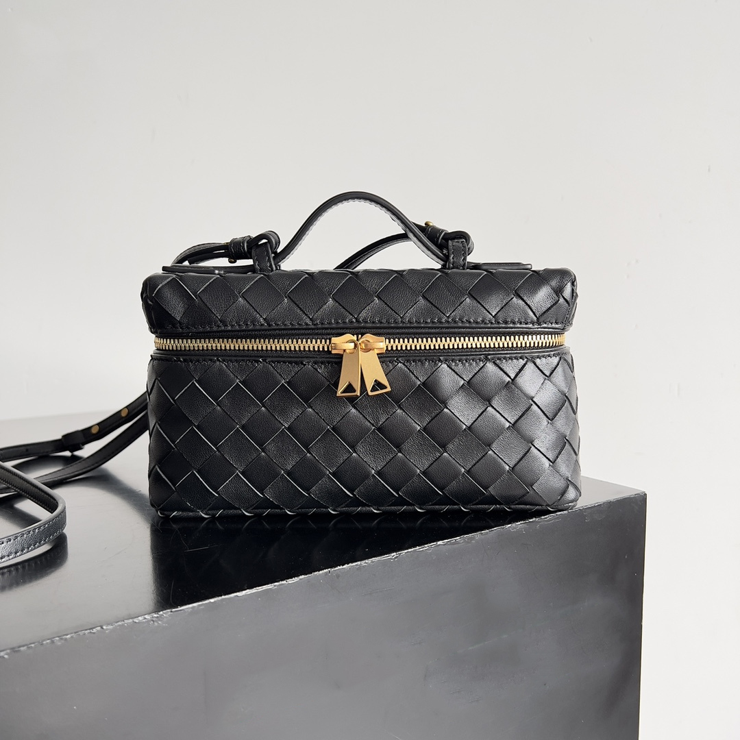 Bag10a Designer 24 New Vanity Case Rope Strap Box Makeup Bag Single Shoulder Crossbody Handheld Cowhide Mini Knitted Womens Bag Cosmetic Bags For Wholesale