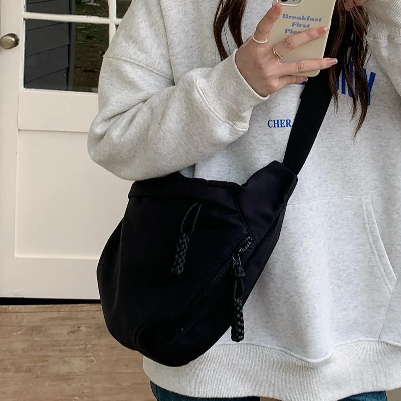 Large Capacity Nylon Crossbody Bags Casual and Versatile Commuting Shoulder Bag Lightweight Sports Crossbody Hobos Bag 250218