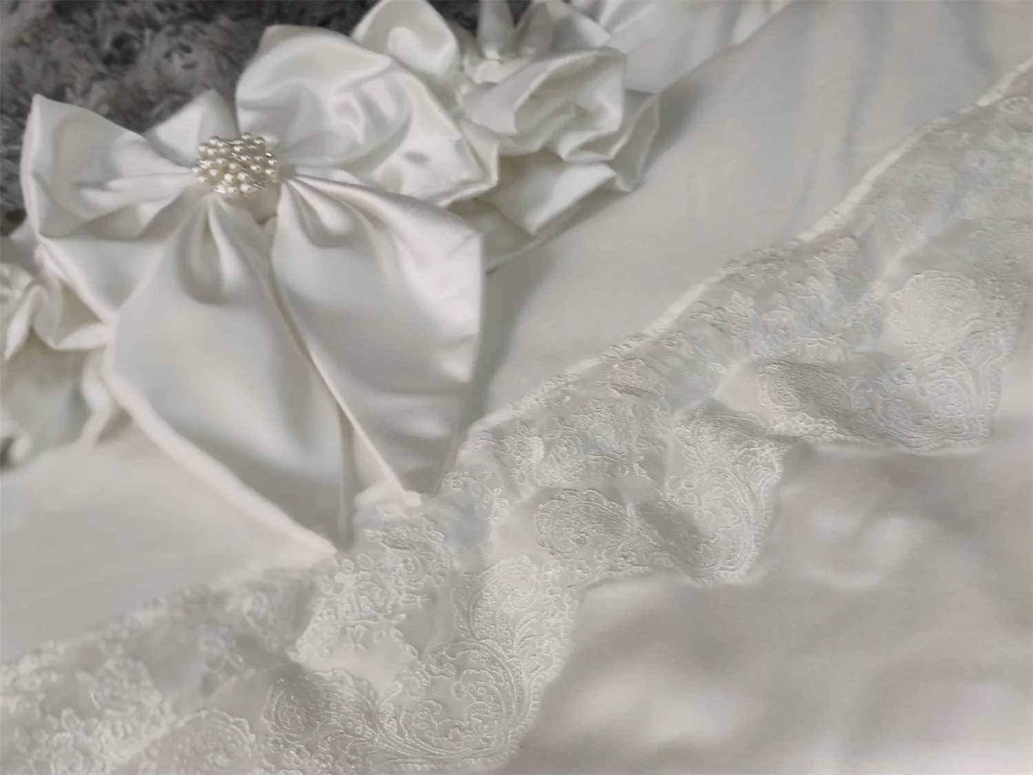 Luxury Soft Satin Wedding Fabric Infant Swaddle Blankets Soft Baby Girls Boys Stroller Wraps With Sash White Christening swaddle Z250228