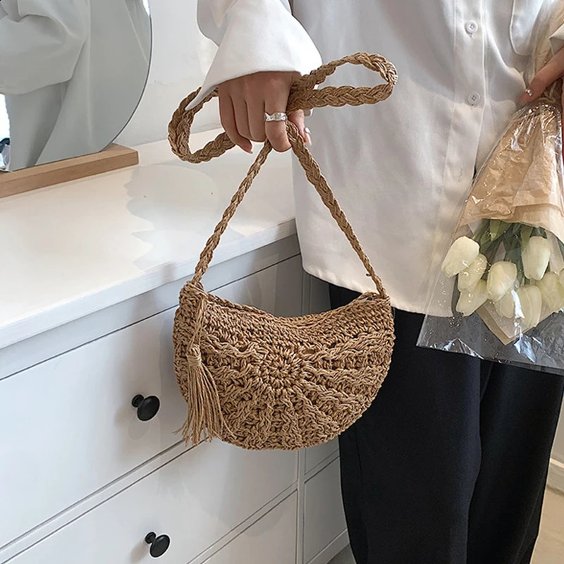 Fashion Semicircle Straw Woven Shoulder Crossbody Bag Travel Small Handbag Ladies Summer Handmade Rattan Tassel Beach Bag 250224