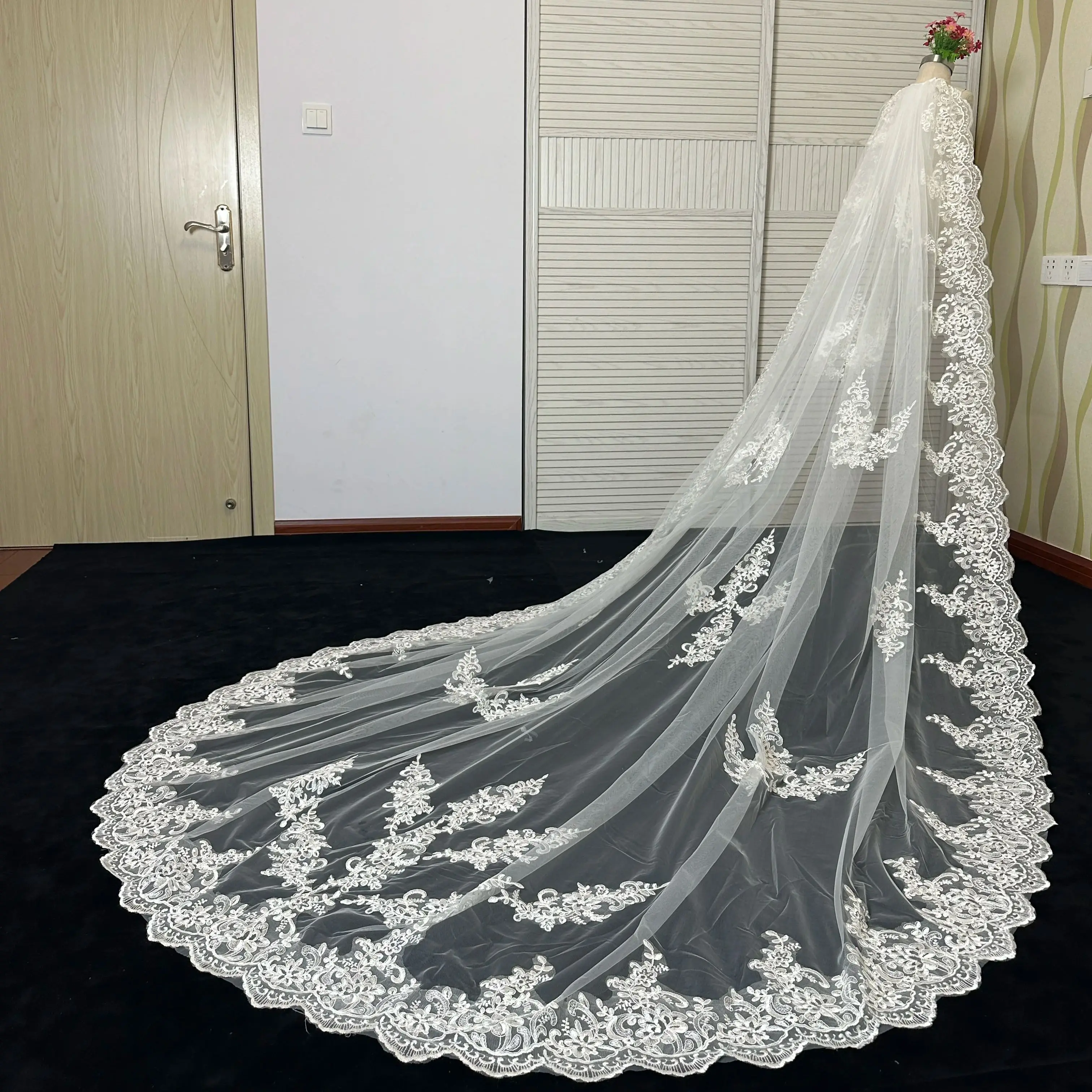 Long Lace Bridal Veils with Comb 3m*2m One Layer White Iovry Appliques Wedding Veil Wedding Accessories Custom Made