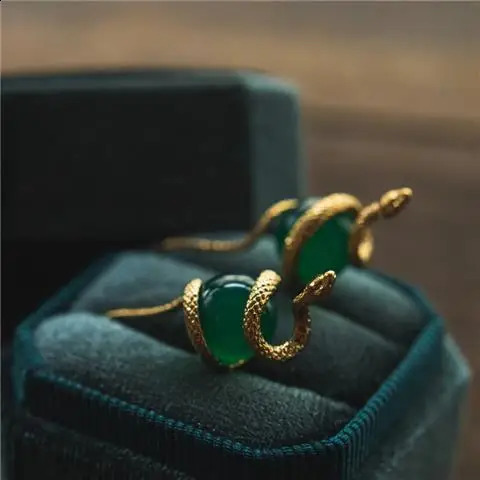 Ancient Egyptian Pharaoh Snake Earring Simple Green and White Crystal Ball Earrings Female Retro Mysterious Fan Su Circle 250221bj