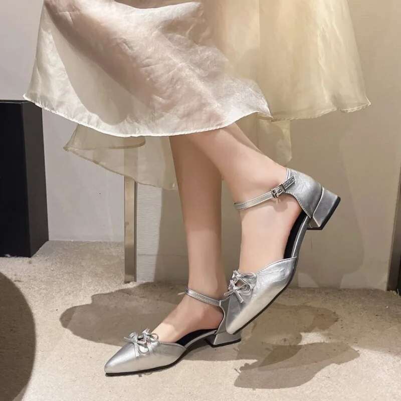 Spring New Baotou Slippers for Women Fashion Pointy Shallow Mouth Butterfly Knot Hollow-out e with Non-slip Low Heels