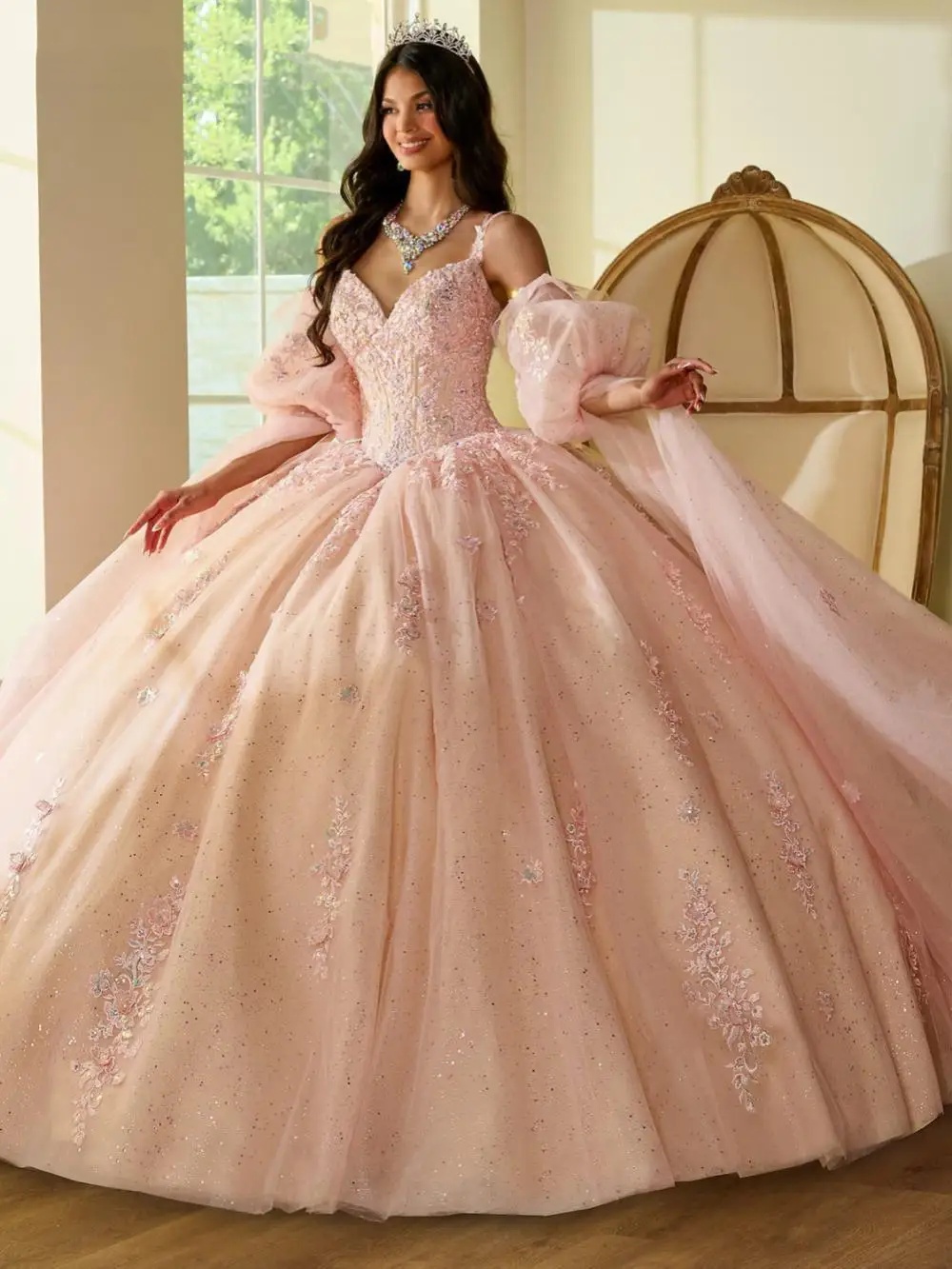 Gorgeous Ball Gown Quinceanera Dresses For Women Appliques Sequins Gowns Spaghetti Straps Sleeveless Party Prom Sweep Train Dress Customied