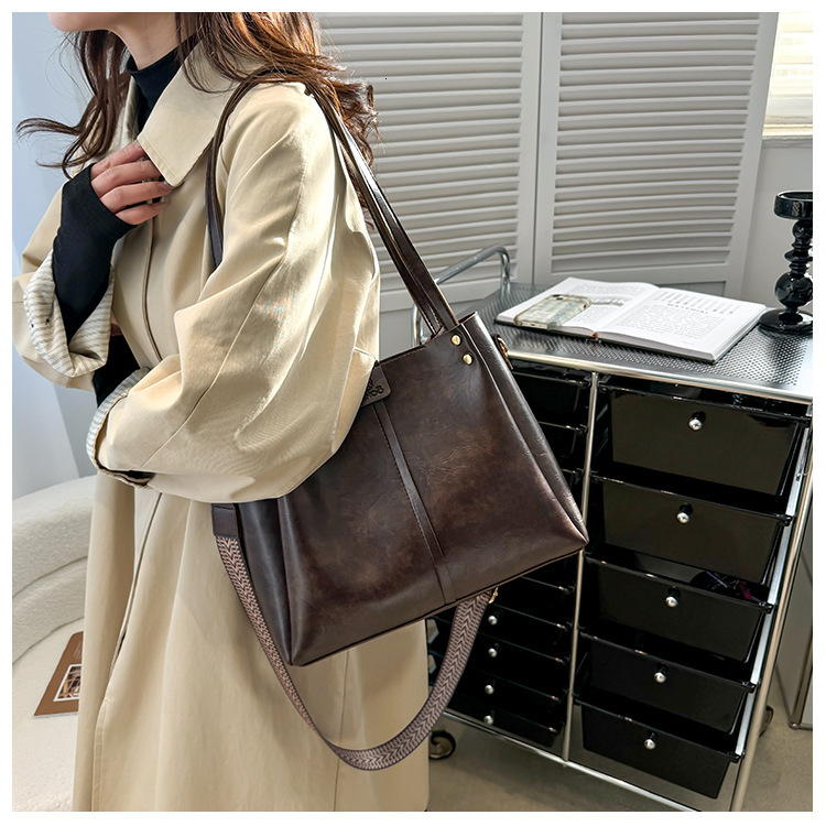 Commuter Bucket Large Capacity 2024 New Shoulder Women's Bag