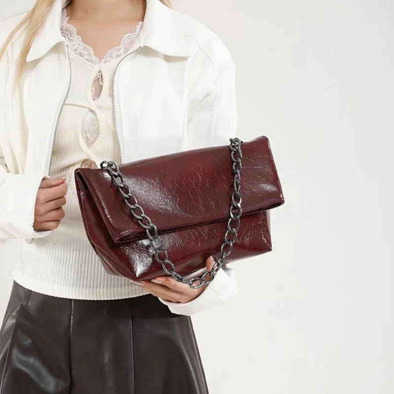 2025 PU Zipper Handsome Shoulder Bag Flip Buckle Product Large Capacity Sewing Thread Fashion Handbag 250218
