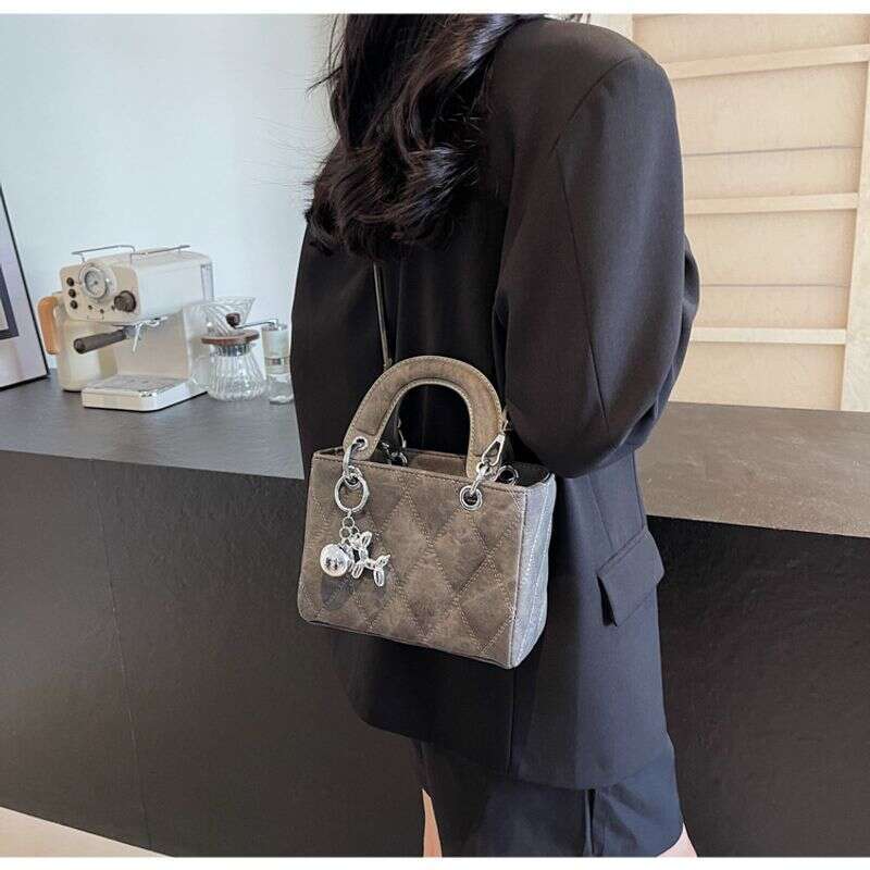 Women's Bags High end handbag for women in autumn and winter , new fashionable single shoulder crossbody bag, hand-held dia