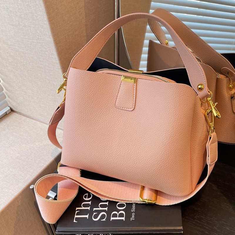 This Year's Popular Bucket 2024 New Trendy Handbag With Simple Texture And Stylish Versatile Single Shoulder Crossbody Bag