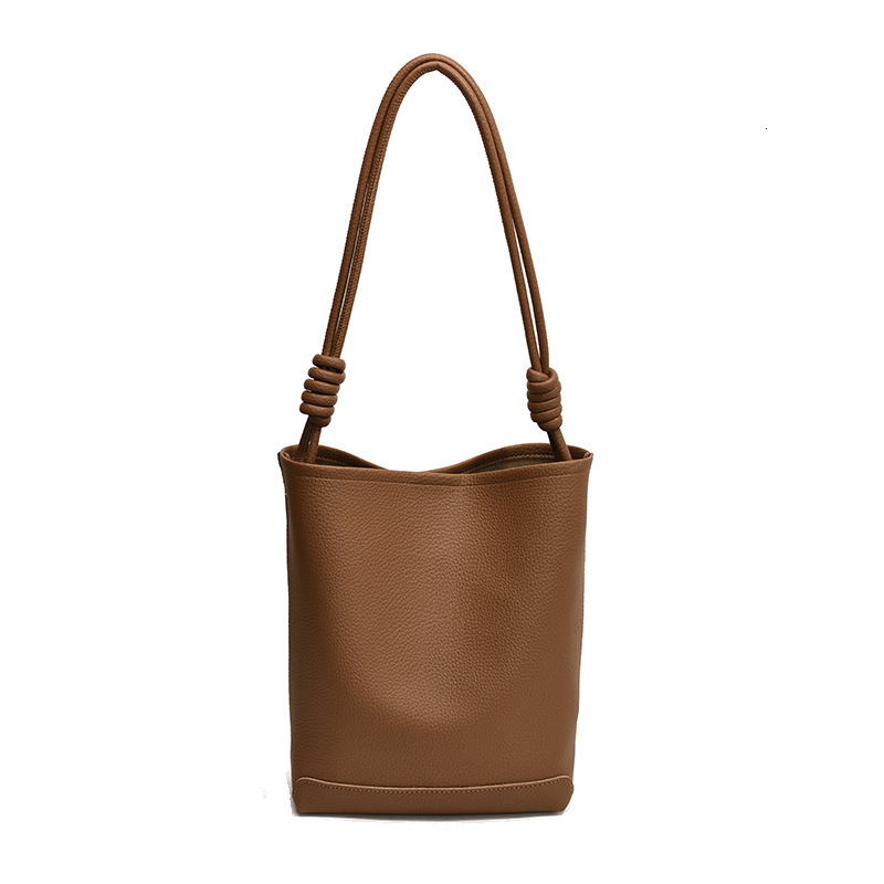 Simple trendy large capacity bucket 2024 new commuting mother and child fashionable texture women's single shoulder