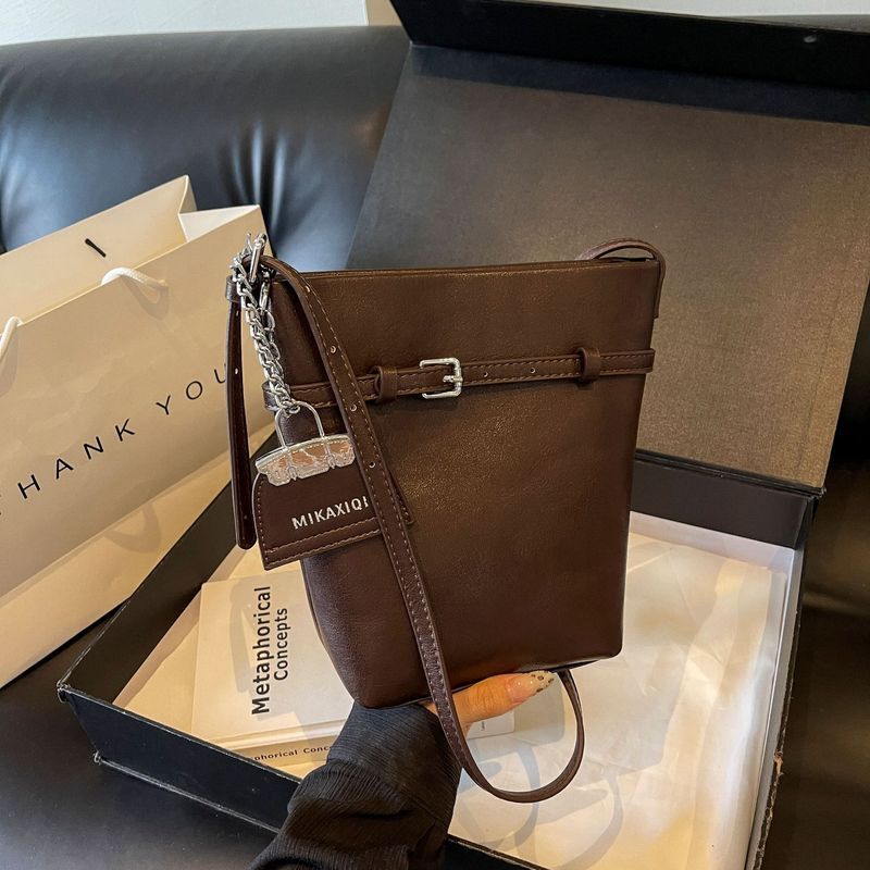 This year's popular bucket 2024 buckle women's high-end bags texture crossbody versatile single shoulder armpit bag