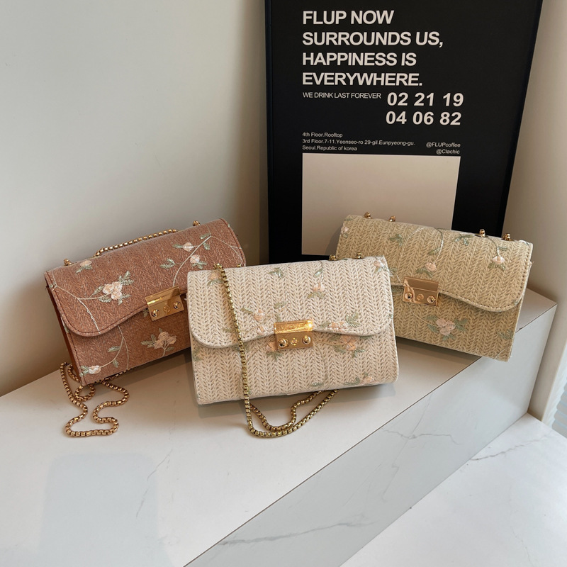 Summer Fashion Straw for Women 2025 New Seaside Beach Woven Trendy Chain Crossbody Small Square Bag