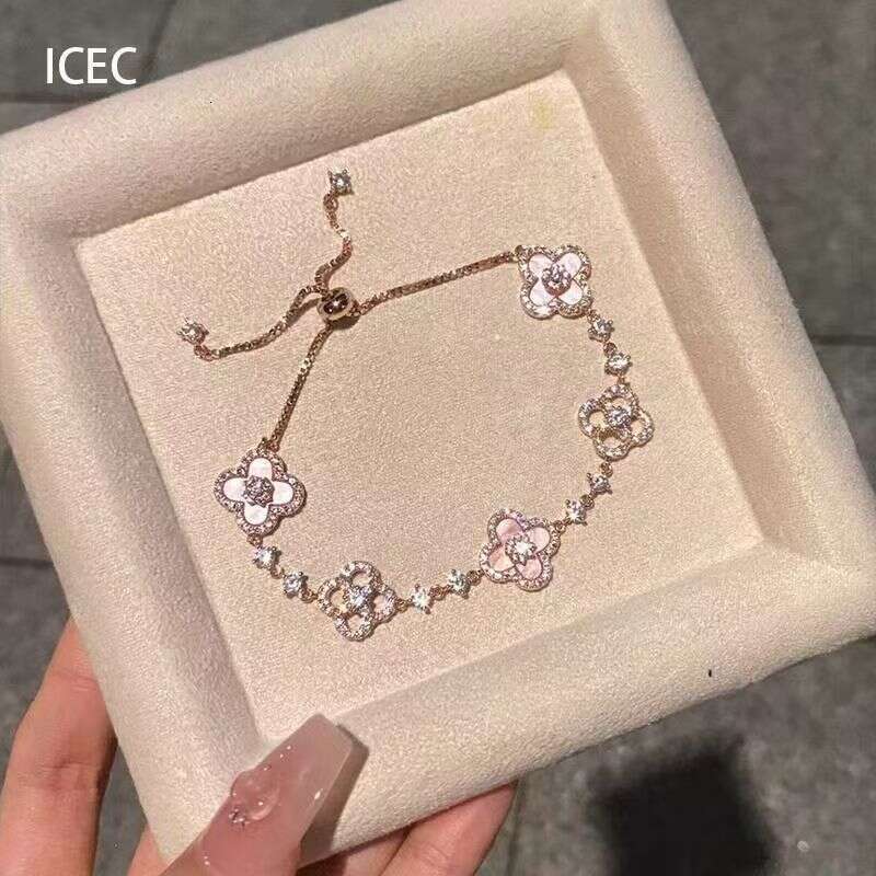 designer bracelet High beauty wealthy heiress pink small wer bracelet new niche exquisite high-end girlfriend style temperament jewelry