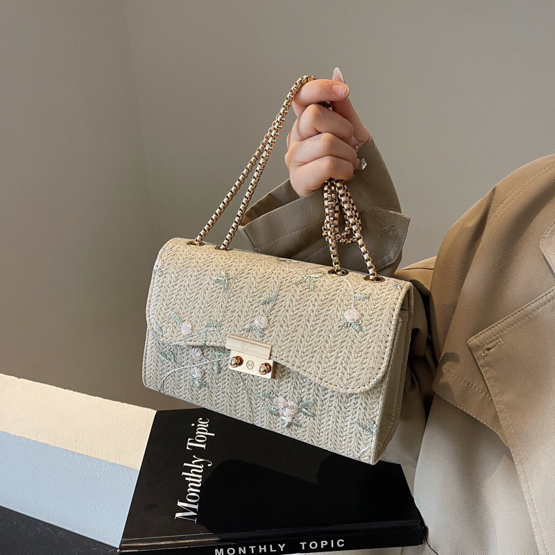 Summer Fashion Straw for Women 2025 New Seaside Beach Woven Trendy Chain Crossbody Small Square Bag