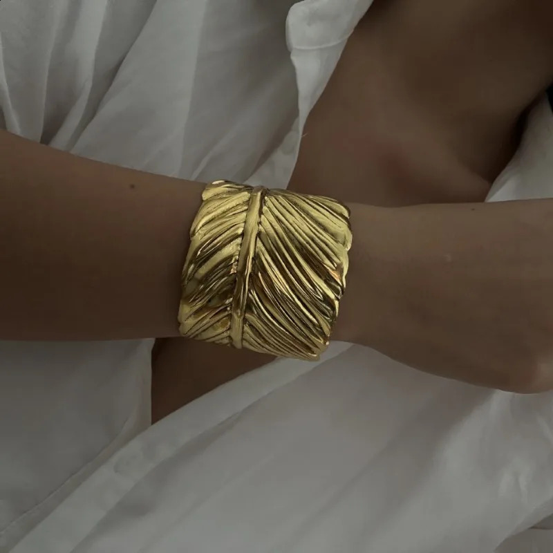 Bracelet Charms Bangle Solid Gold Boho Carved Pattern Open Hand Decorated Metal Wind Feather Wide Women Company 250227