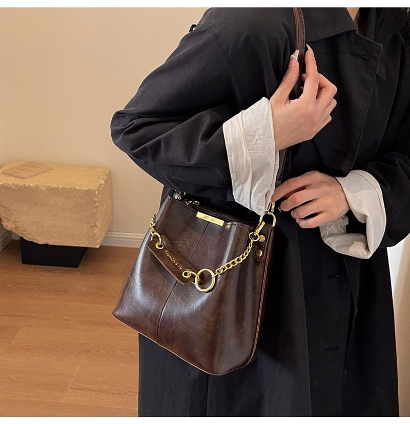 New Crossbody Autumn And Winter Bucket High-end Sense Women's Versatile Niche Design Retro Shoulder Bag