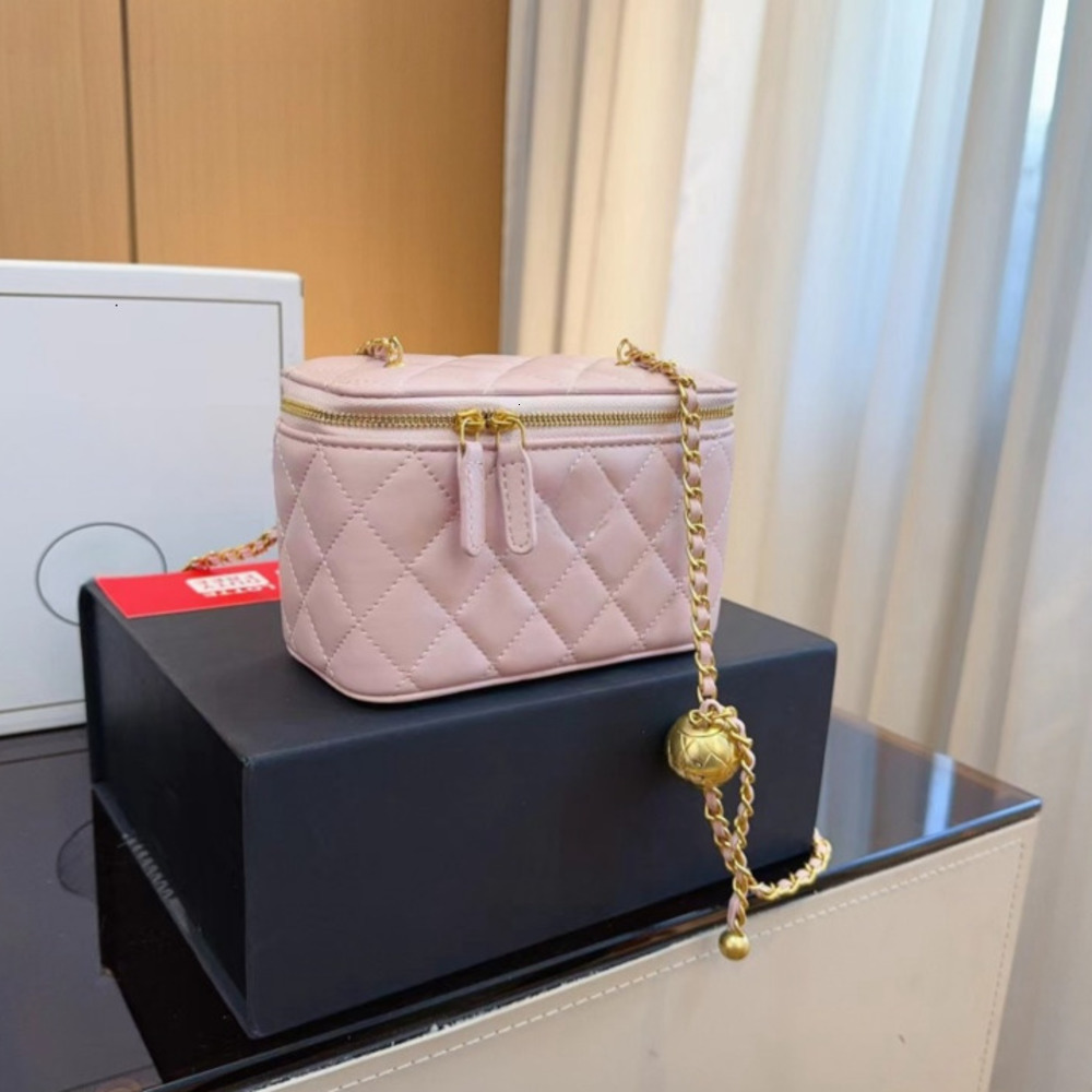 10A Retro Mirror quality Designers Makeup Bag Lambskin Small Vanity With Chain Leather Cross Body