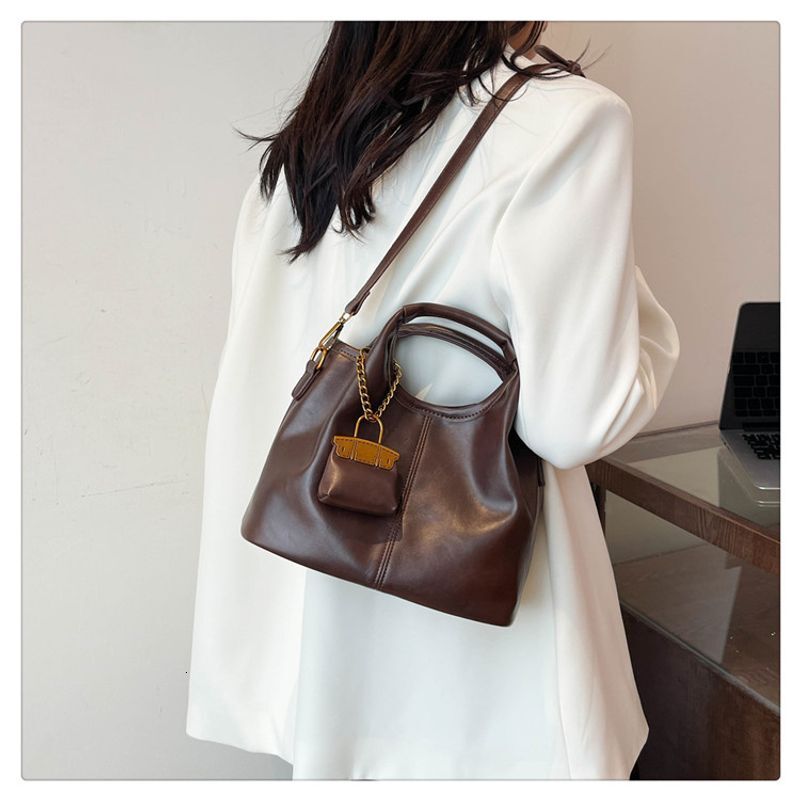 Versatile Handheld For Women Autumn/winter Vintage Crossbody Fashion Small Bucket Bag