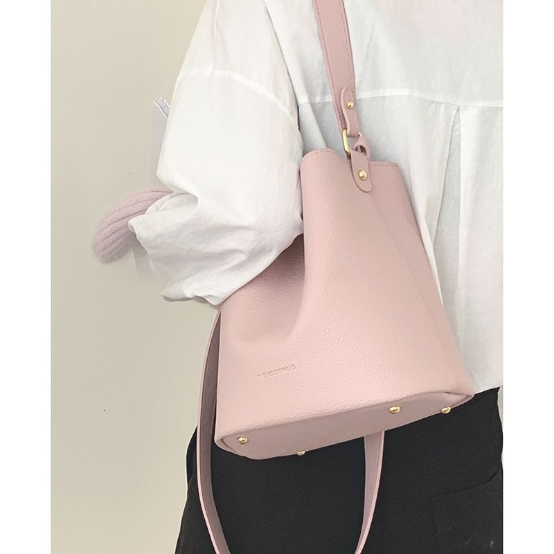 Fashionable Stylish Shoulder for Women Spacious Bucket Bag with Chic Design and Premium Quality