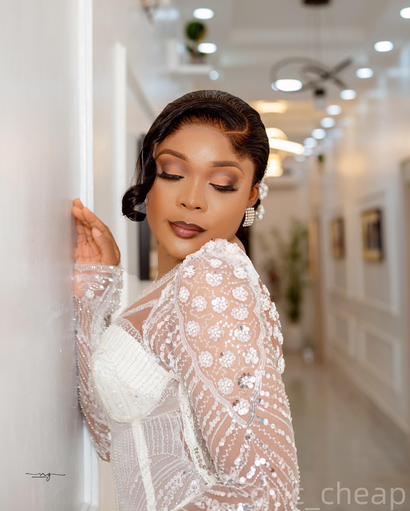 2025 Arabic Aso Ebi Plus Size Ivory Wedding Dress Beaded Sequined Full Sleeves Sheer Neck Bridal Gowns Dresses ZJ057