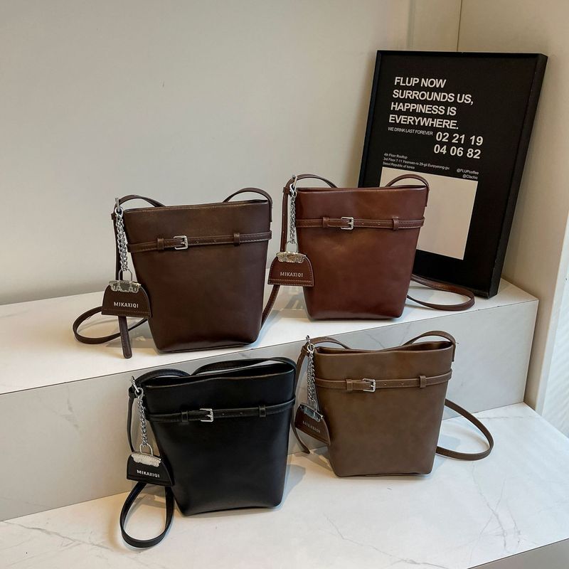 This year's popular bucket 2024 buckle women's high-end bags texture crossbody versatile single shoulder armpit bag