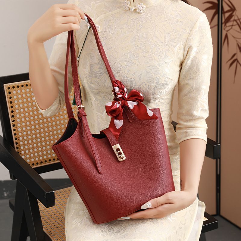Hong Kong Red Bridal Women's Premium Wedding Handheld Vegetable Basket Versatile Large Capacity Bucket Bag
