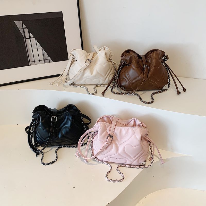 This year's popular niche bucket ins soft sticky cloud versatile personality crossbody single shoulder pleated bag
