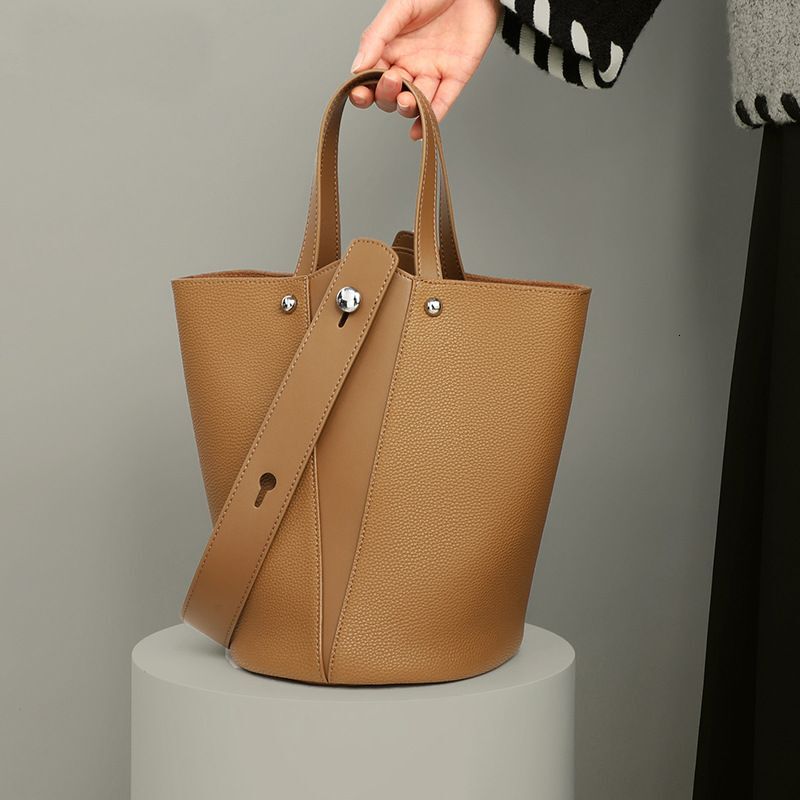 Bucket 2024 Spring/Summer New Handheld Women's Premium Underarm Work Commuter Vegetable Basket Shoulder Bag
