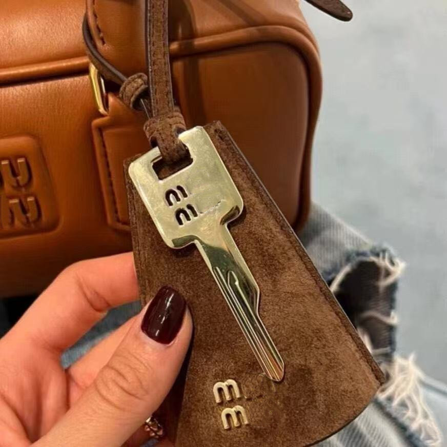 High Quality Leather Keychain MU MU Classic key Chain Luxury Designer Keyring Cute bag charm for women or girl Christmas gift