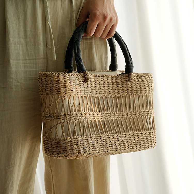 Nordic style hand woven straw woven handbag with high aesthetic value, a photography artifact, straw woven moon style versatile phone bag 250215