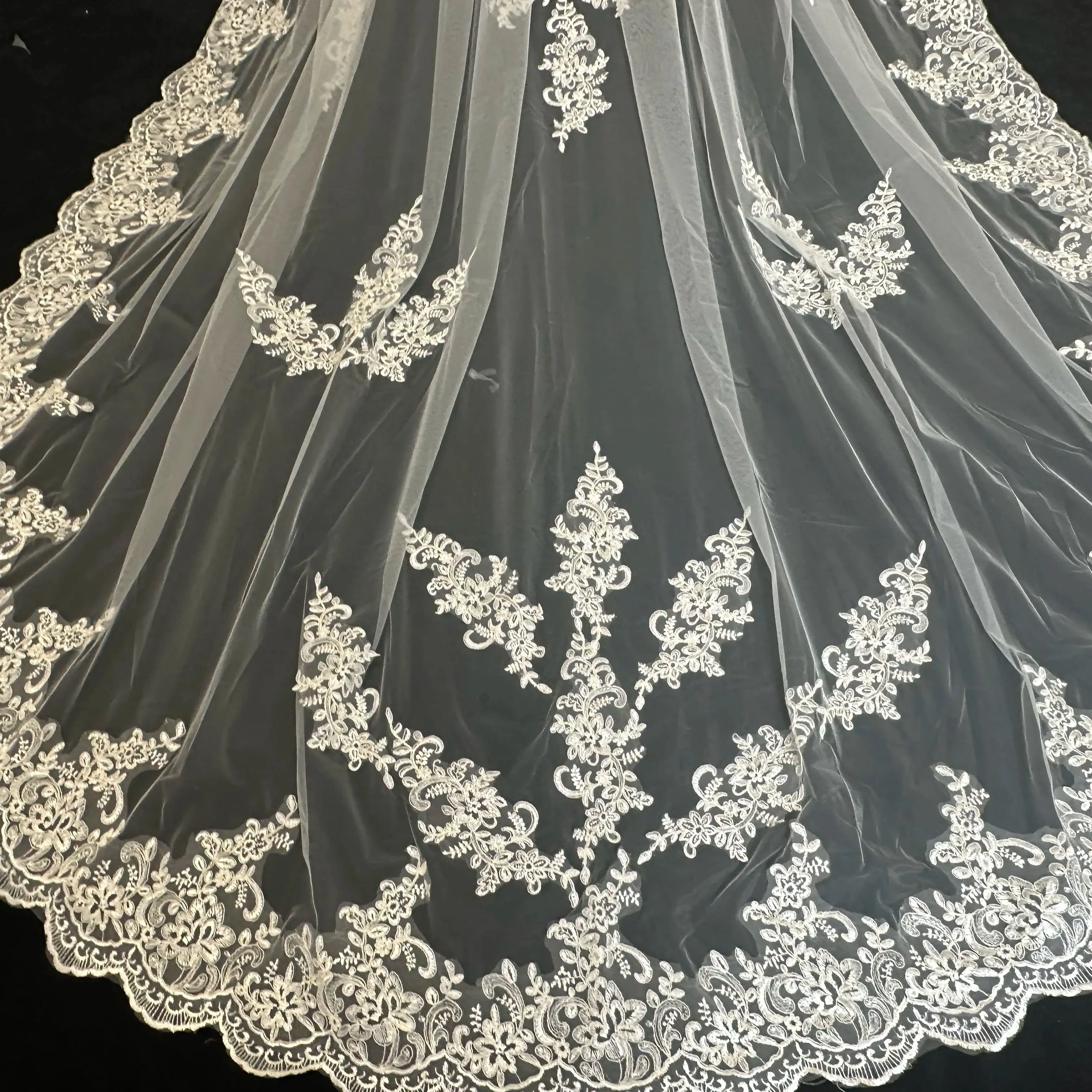 Long Lace Bridal Veils with Comb 3m*2m One Layer White Iovry Appliques Wedding Veil Wedding Accessories Custom Made