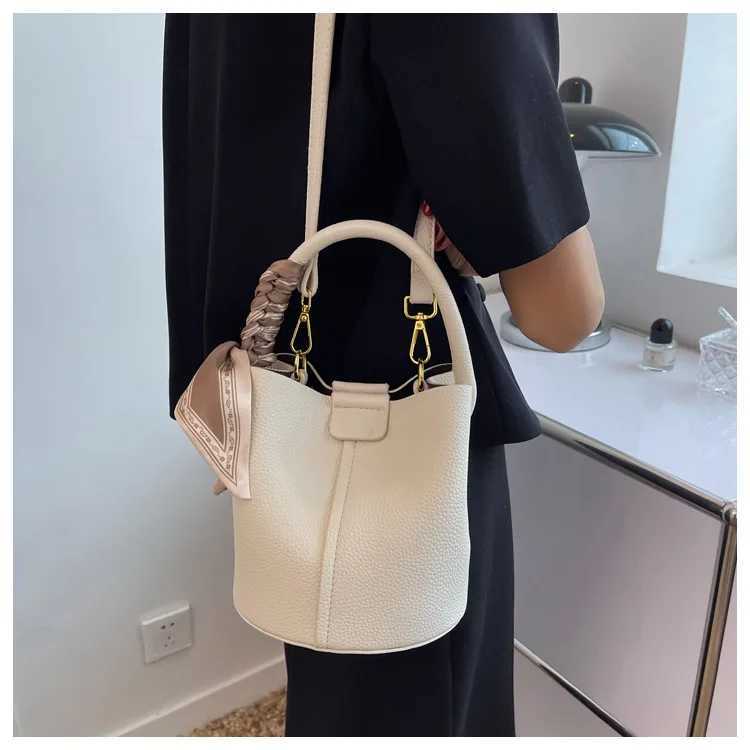 2025S Designer High-Grade Textured Mini Bucket Bags 2024 Fashion Soft Leather Hasp Crossbody Bag Lady Daily Commuter HandbagsC250222 Shoulder crossbod