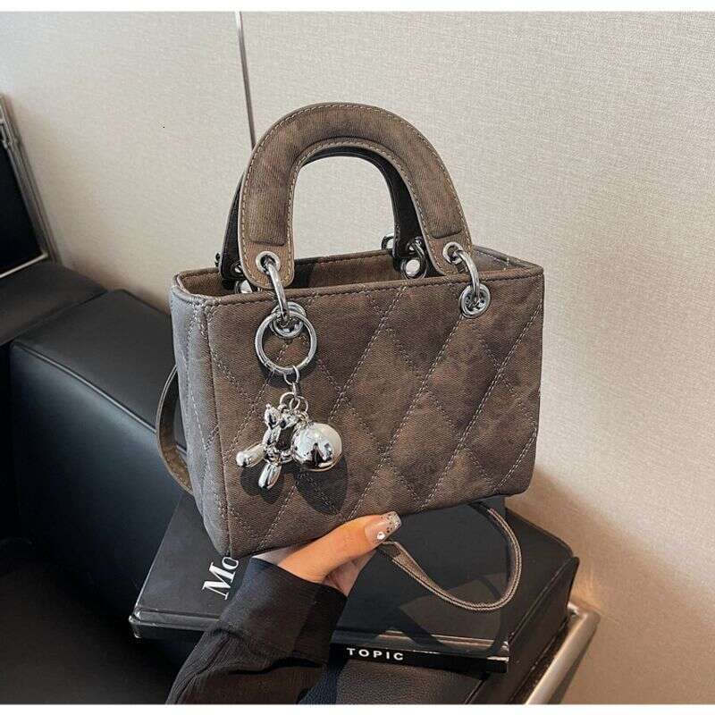 Women's Bags High end handbag for women in autumn and winter , new fashionable single shoulder crossbody bag, hand-held dia