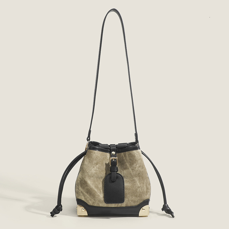 Recommended by internet celebrities for autumn and winter high-capacity commuting shoulder bags, contrasting colors, INS