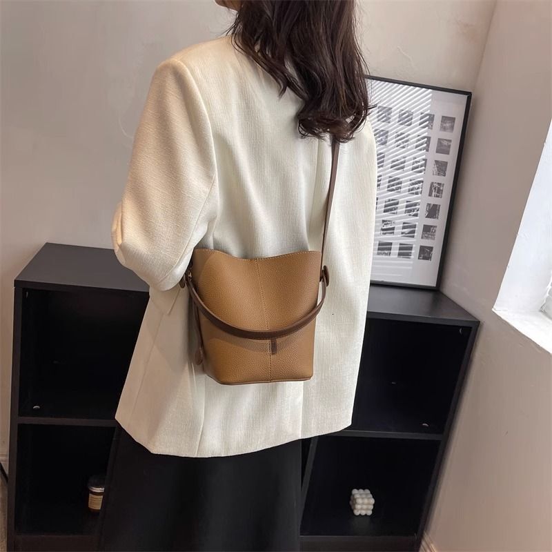 High end Western style small for women 2024 new item, niche handheld vegetable basket bag, fashionable single shoulder