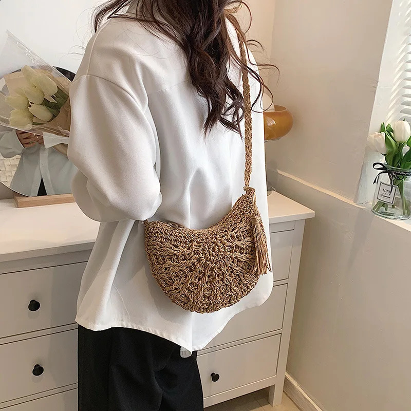 Fashion Semicircle Straw Woven Shoulder Crossbody Bag Travel Small Handbag Ladies Summer Handmade Rattan Tassel Beach Bag 250224