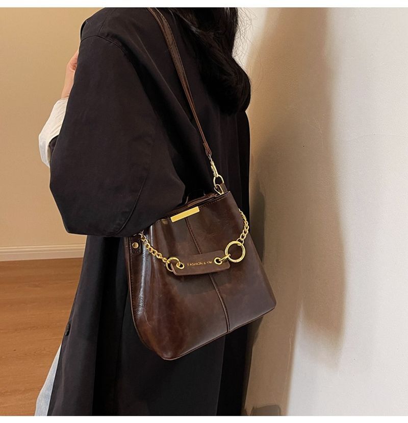 New Crossbody Autumn And Winter Bucket High-end Sense Women's Versatile Niche Design Retro Shoulder Bag