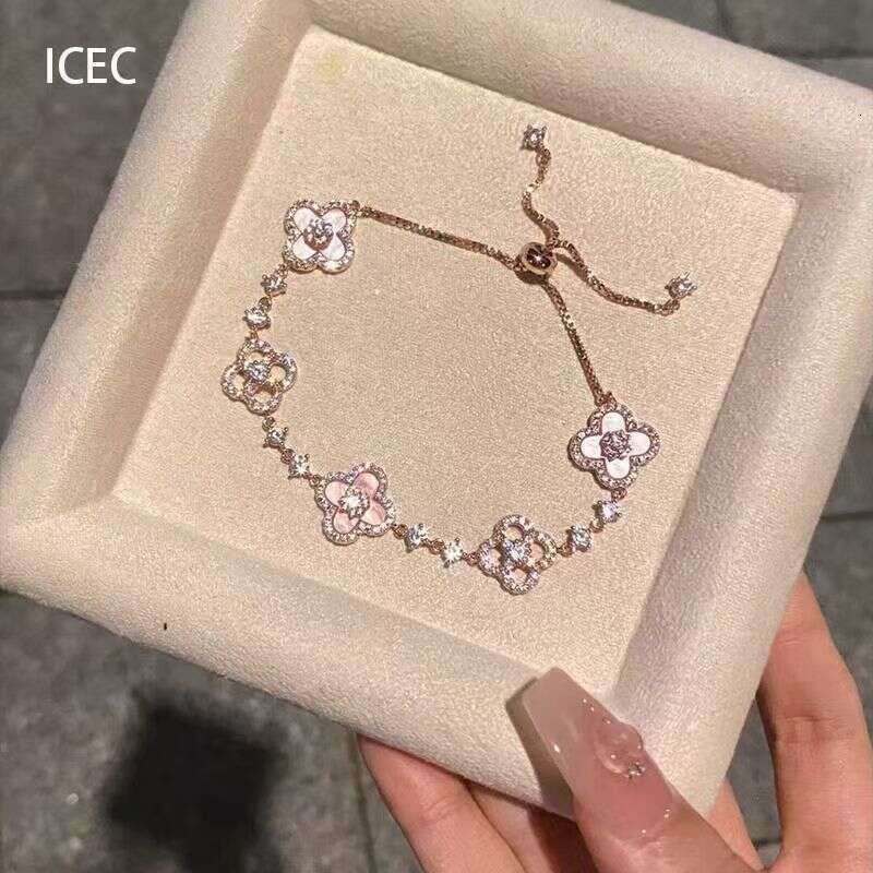 designer bracelet High beauty wealthy heiress pink small wer bracelet new niche exquisite high-end girlfriend style temperament jewelry