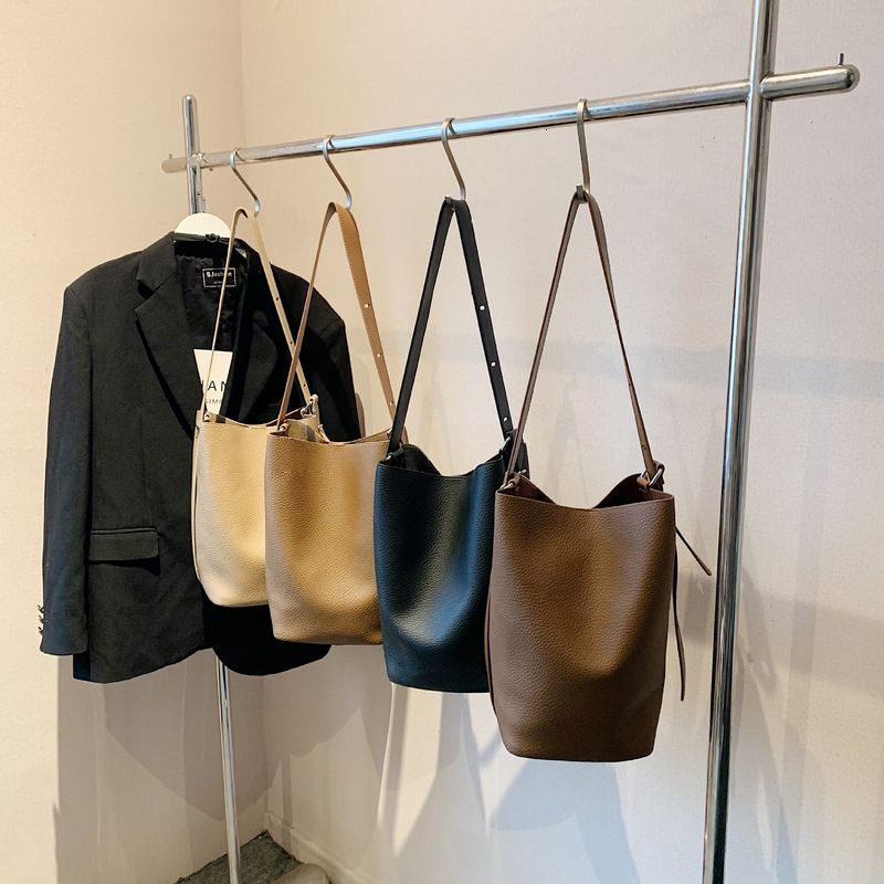 French style women's large capacity bucket bag, 2024 new versatile western-style handbag, crossbody bag