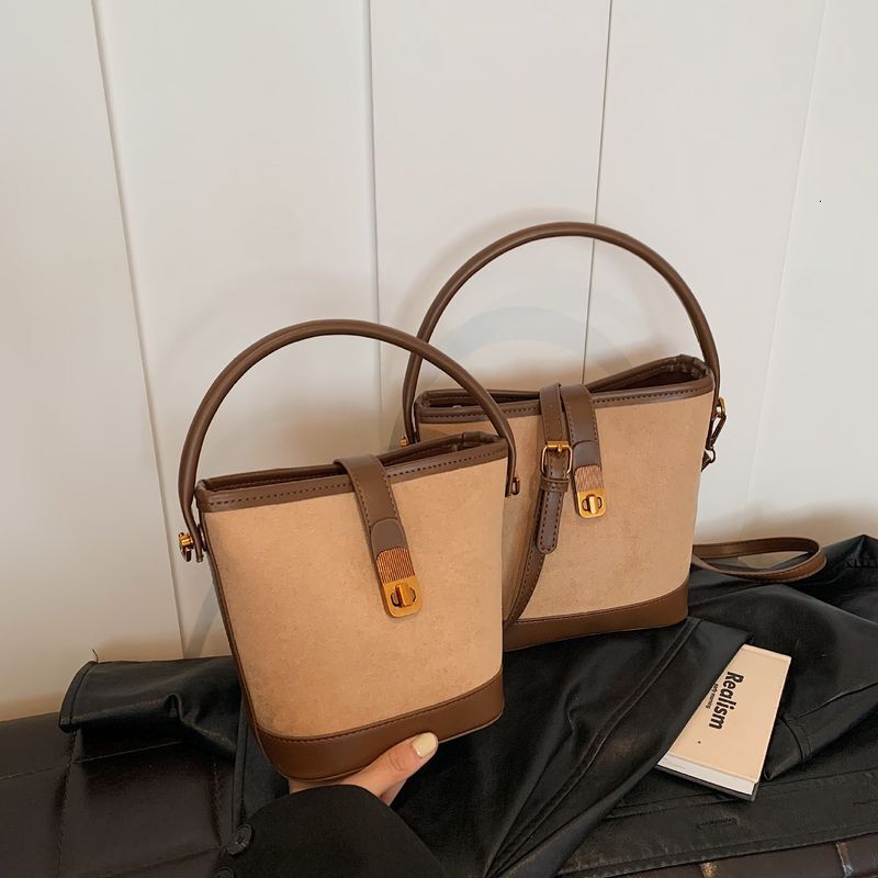 This year's popular small bags for women 2024 new autumn and winter women's crossbody bags, high-end sense, large