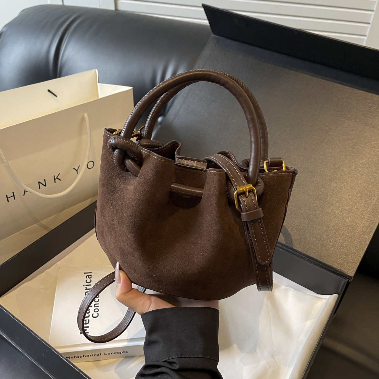 Advanced suede handbag, vegetable basket, water bucket new niche mother and child bag, western-style single shoulder