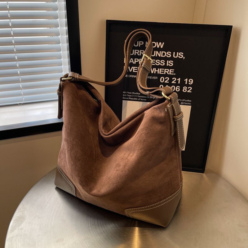 High end suede single shoulder for women 2024 new trendy and versatile tote with large capacity commuting bucket bag