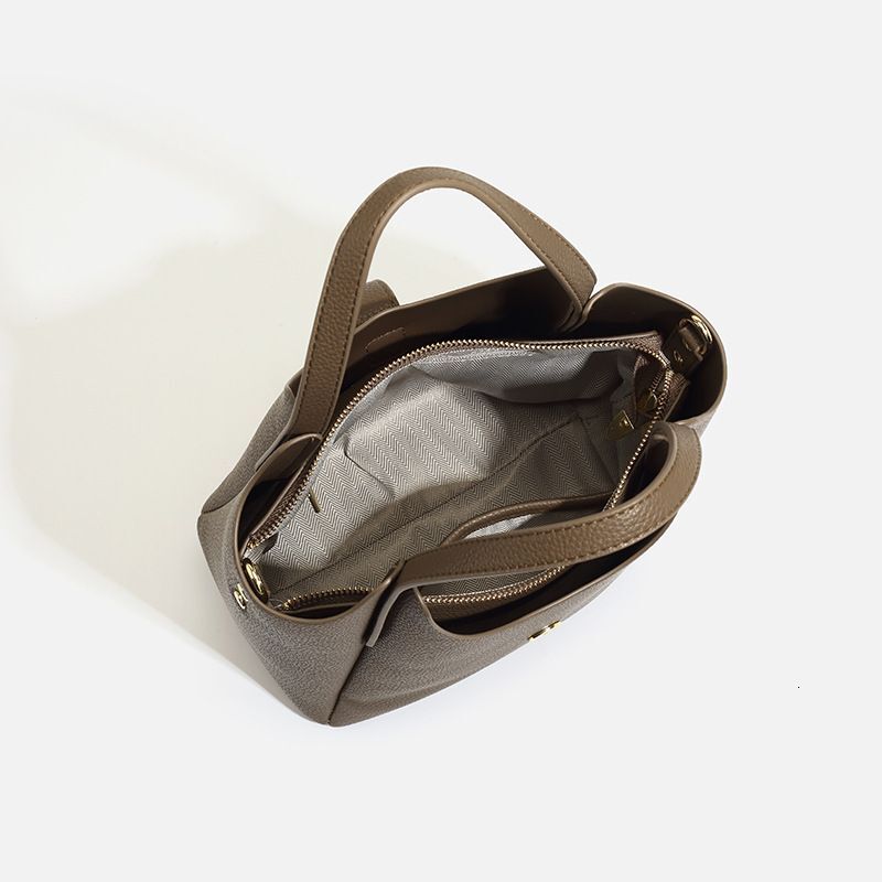 Genuine leather 2024 new large capacity women's commuting tote bag versatile single shoulder crossbody handbag