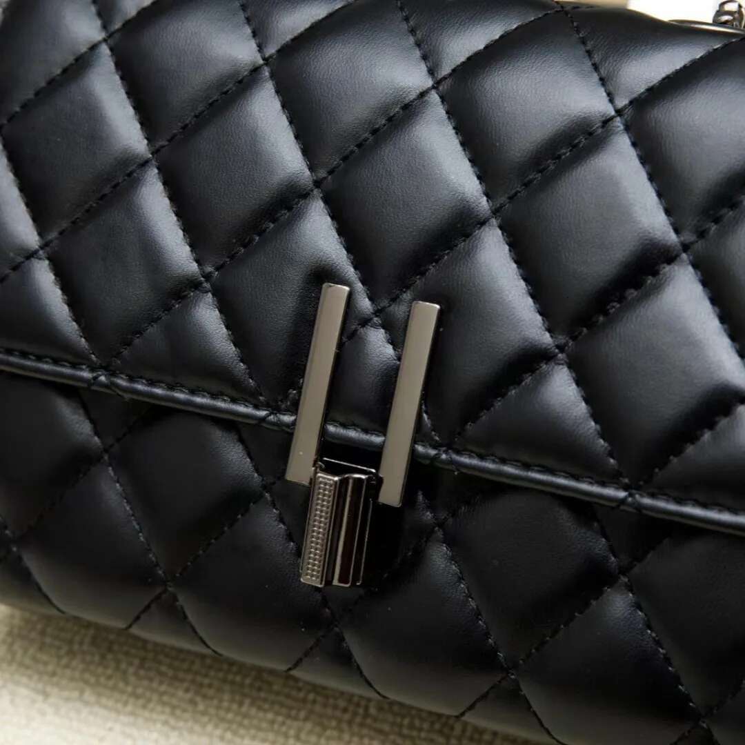 Fashion Elegant Texture Women's Dia Chain Niche Lock Handbag Hundreds Of Leisure Commuter Single Shoulder Crossbody Bag